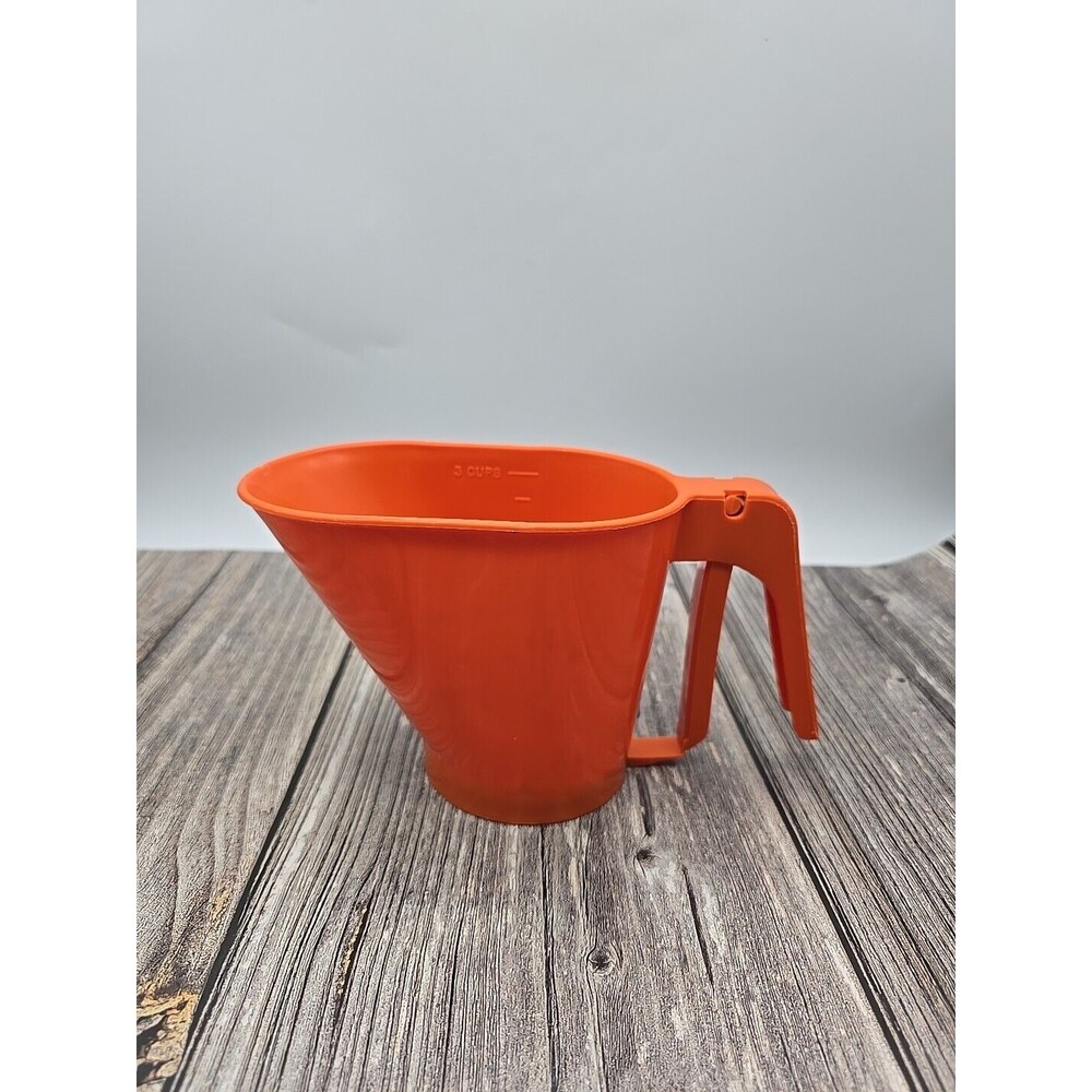 Vintage Rubbermaid Hand Held 3-Cup Sifter Orange Heavy Duty Plastic 2748